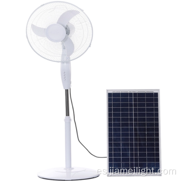 Mini ventilador solar de 16 pulgadas en casa